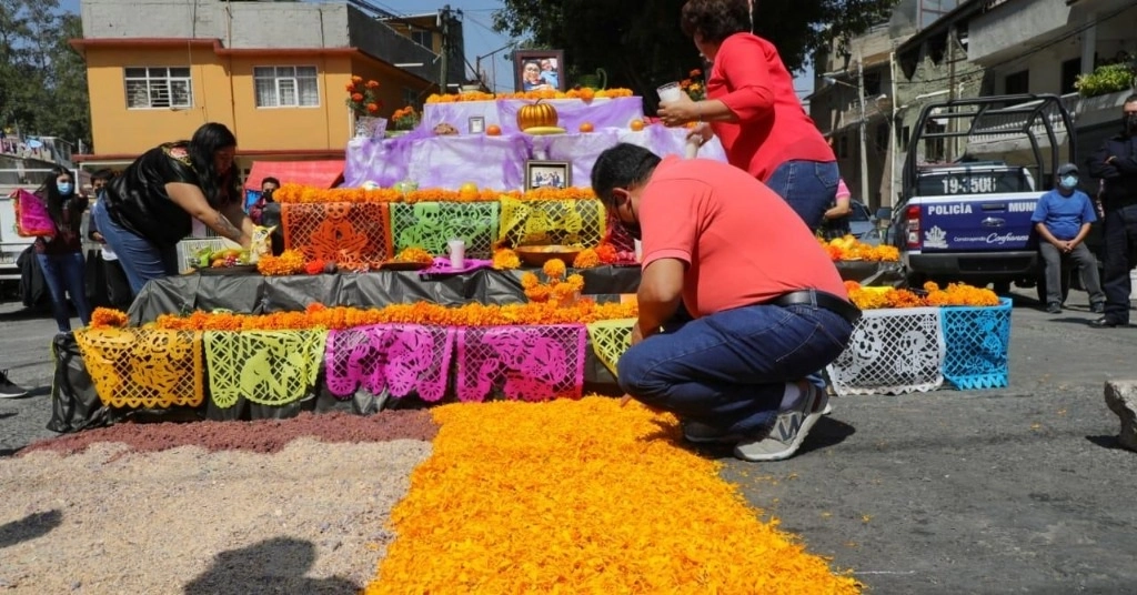 El gobierno de Naucalpan y los vecinos del municipio iniciaron la instalación de altares comunitarios. Foto cortesía gobierno local