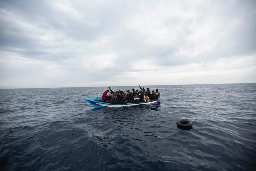 La ONG Caminando Fronteras informó que en 2021 se registró la muerte o desaparición de mil 404 migrantes que viajaban hacia España. Foto Ap / Archivo