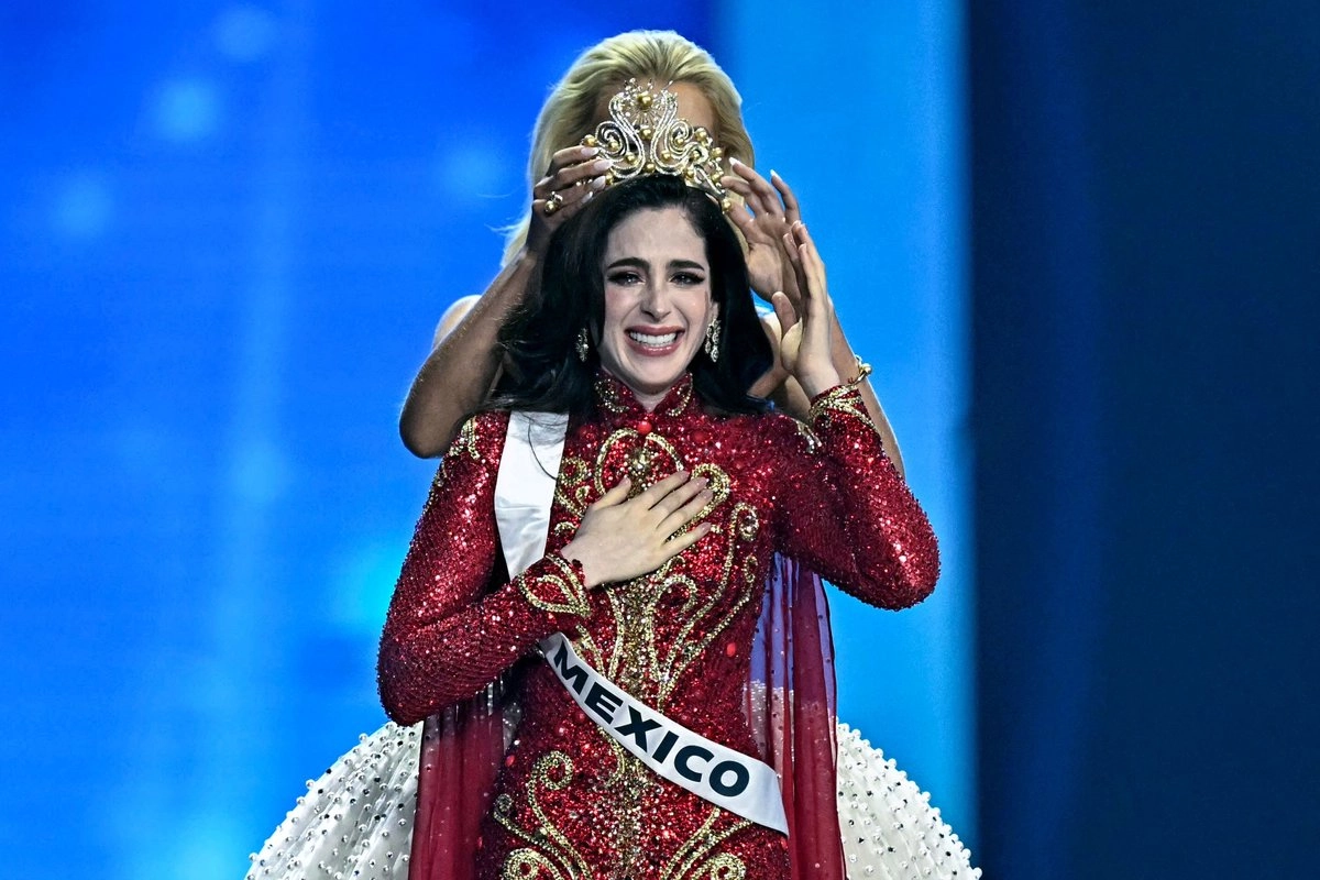 La mexicana Fátima Bosch ganó la corona de Miss Universo 2025; en el concruso se presentaron diversas controversias, entre ellas una discusión entre la tabasqueña y el director de Miss Universo Tailandia, Nawat Itsaragrisil. Foto  