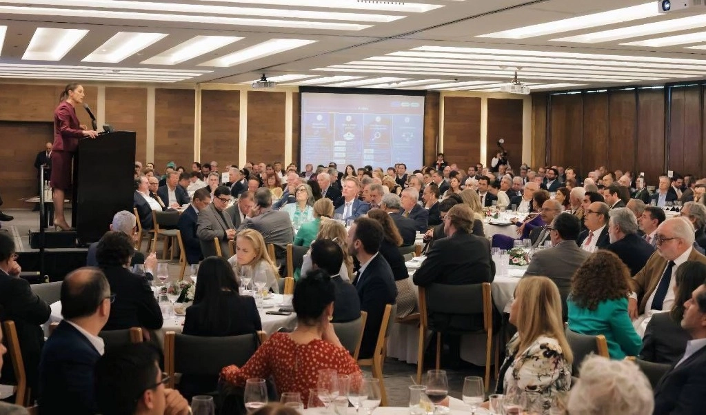Claudia Sheinbaum se reunió el miércoles con empresarios en el Club de Industriales. El equipo de la candidata aseguró que hay apertura para trabajar con la IP. Foto 'La Jornada'