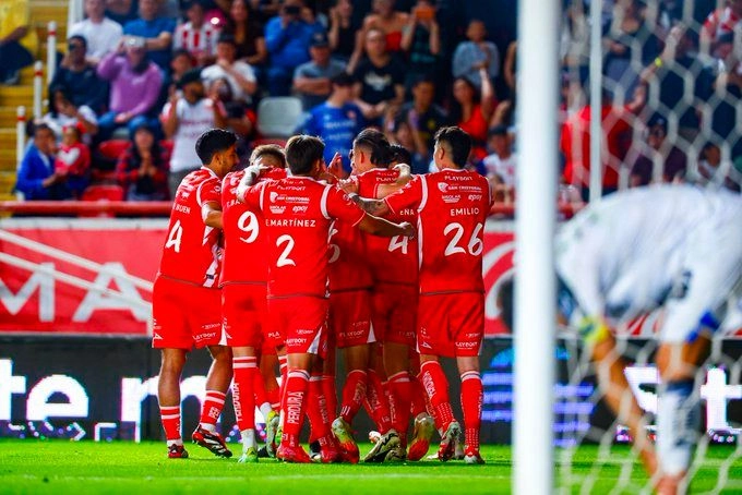 Futbolistas del Necaxa festejan una anotación durante el encuentro. Foto tomada de la cuenta de X