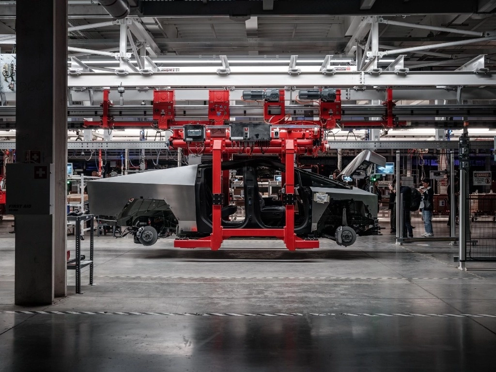 Ante el fenómeno de la relocalización de empresas por la reconfiguración de las cadenas de suministro de la industria, la tecnología será indispensable para impulsar a la industria 4.0 en el país, indicó la empresa Infor. Imagen tomada de @Tesla
