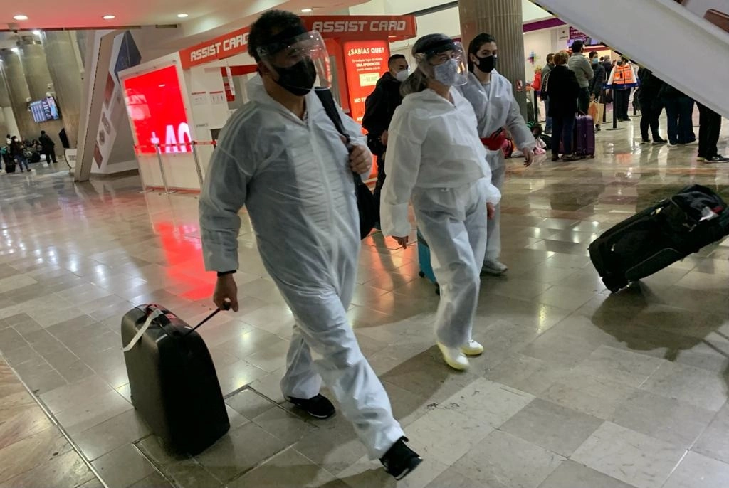 Pasajeros en el Aeropuerto Internacional de la Ciudad de México, en diciembre pasado. Foto José Antonio López