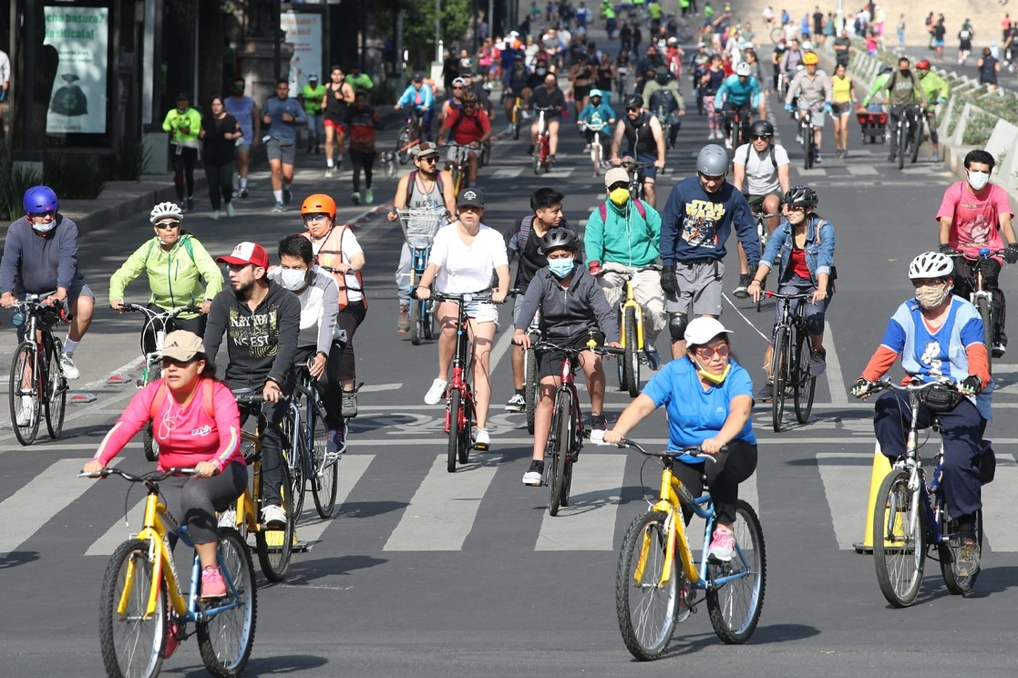 Asistentes al Paseo Ciclista en la CDMX. Foto María Luisa Severiano