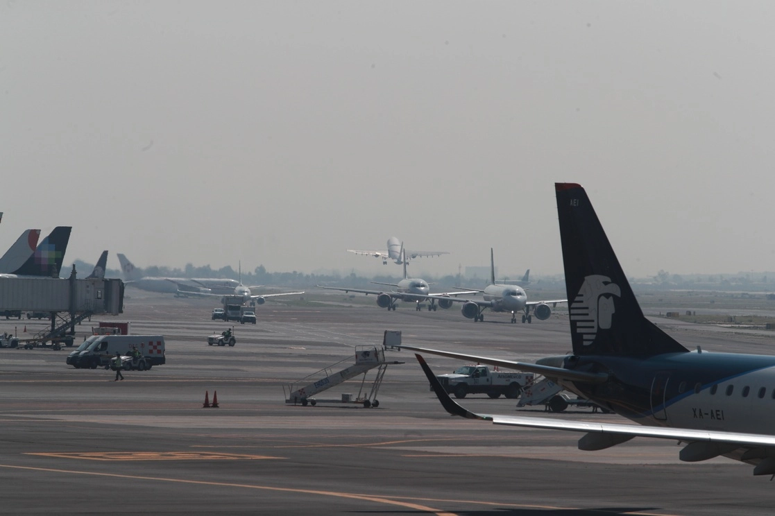 Operaciones en el Aeropuerto Internacional de la Ciudad de México, el pasado 9 de mayo. Foto Alfredo Domínguez