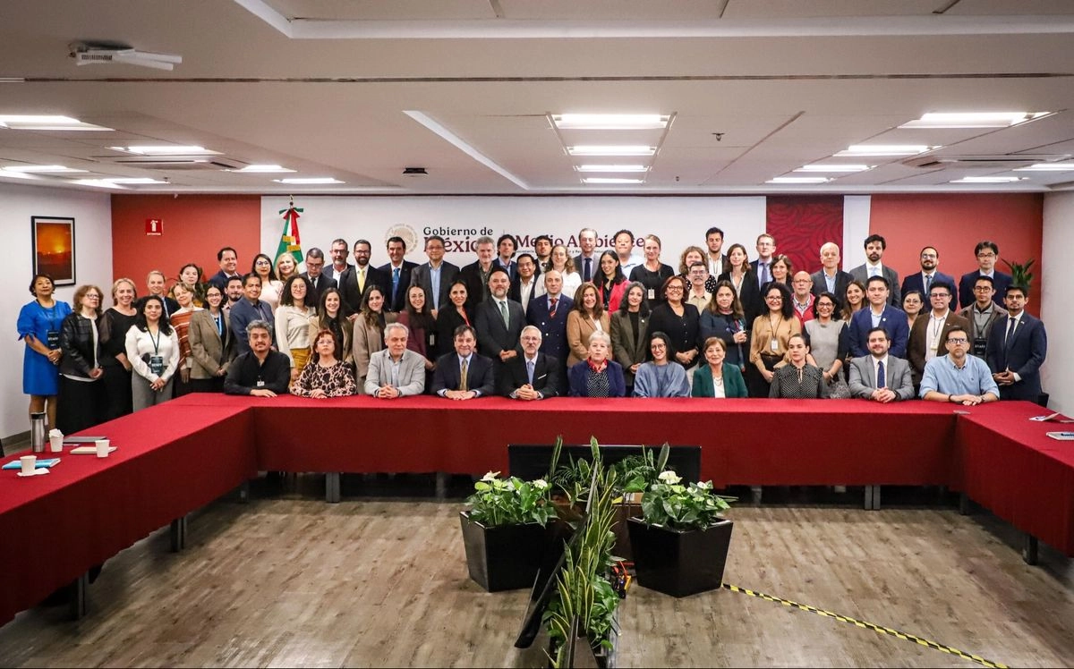 Asistentes al cierre de “Diálogos de Cooperación y Financiamiento Internacional” en la Semarnat. Foto tomada de la cuenta de X
 