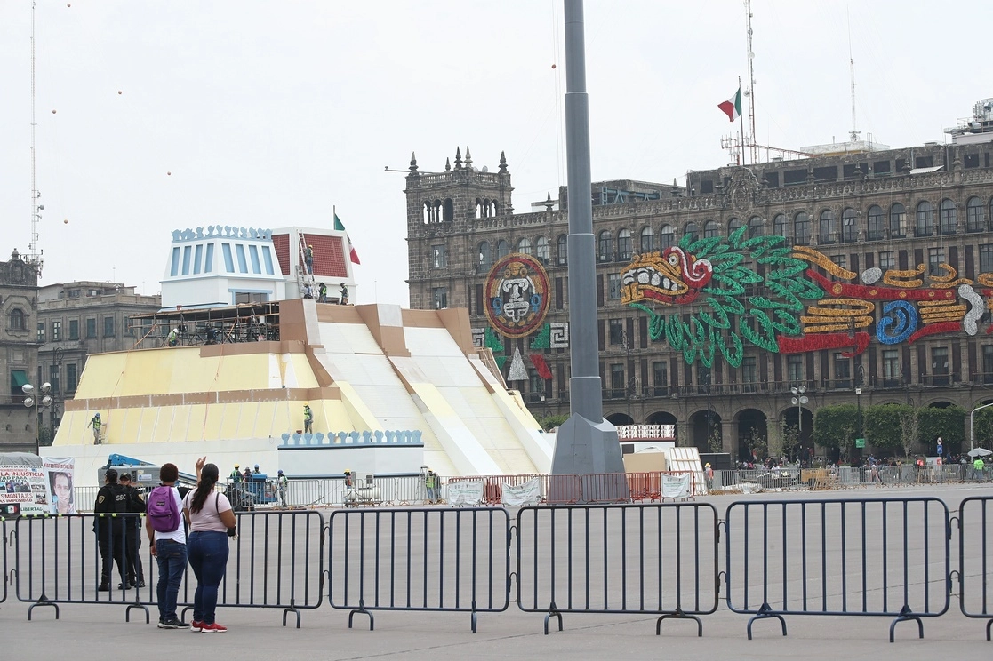 Turistas visitan el Centro Histórico de la Ciudad de México. Foto María Luisa Severiano / Archivo
