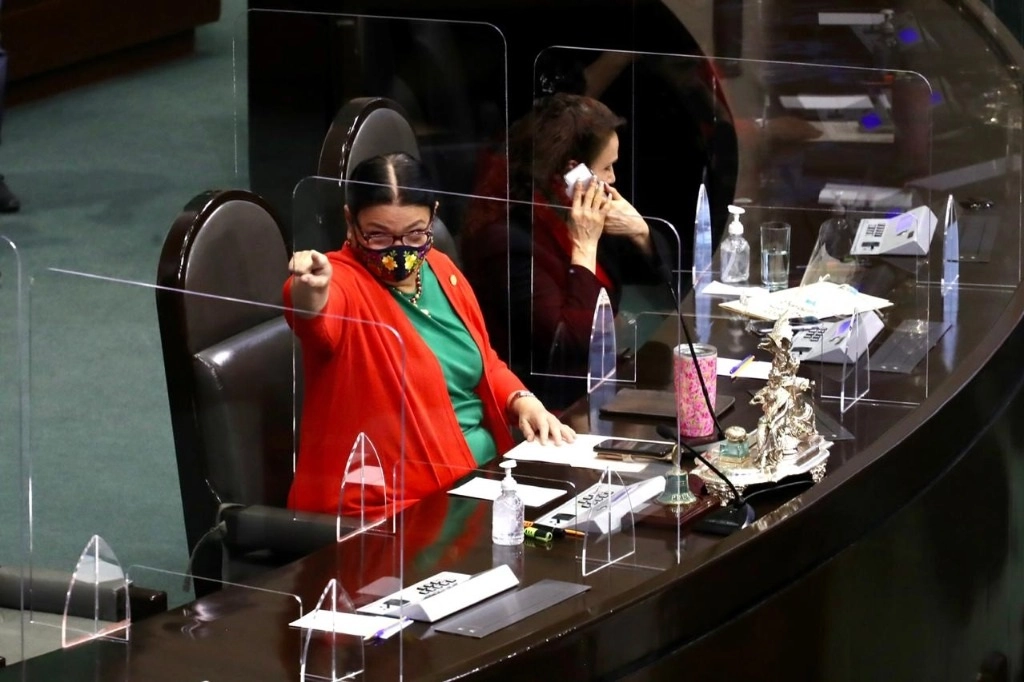 La presidenta de la Mesa Directiva de la Cámara de Diputados, Dulce María Sauri, durante la sesión ordinaria en el recinto de San Lázaro, del 15 de septiembre pasado. Foto Luis Castillo
