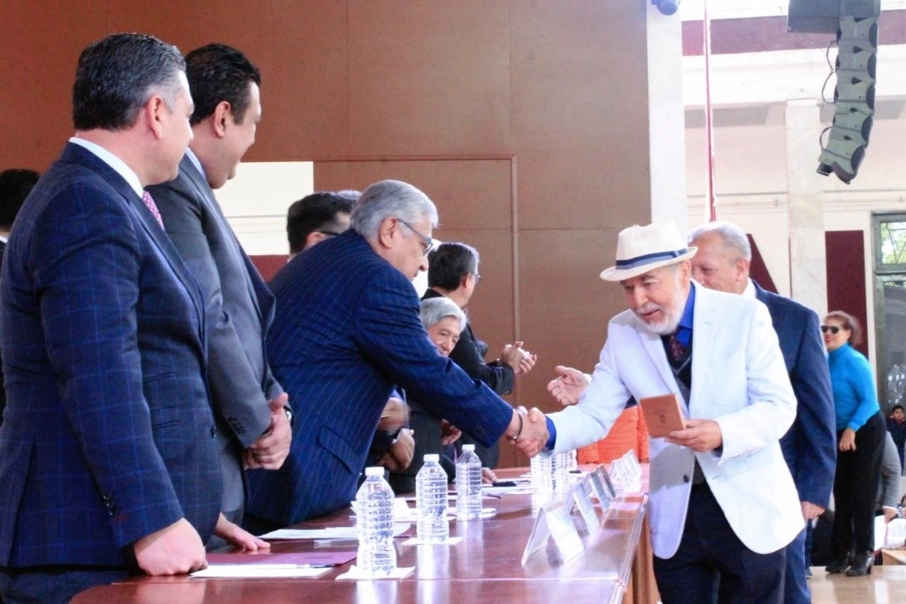 Se entregaron 809 preseas, de las cuales 504 corresponden a docentes y 305 a Personal de Apoyo y Asistencia a la Educación (PAAE). Foto SNTE