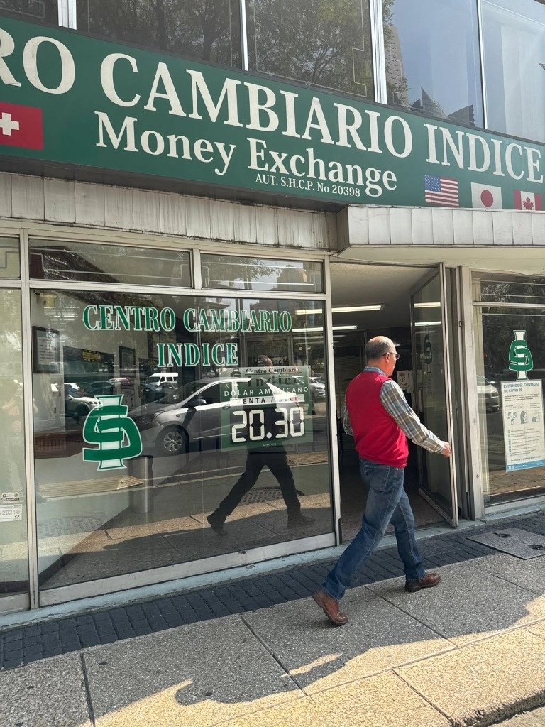 Cotización del dólar en casas de cambio en la Ciudad de México, el 23 de enero de 2025. Foto Luis Castillo