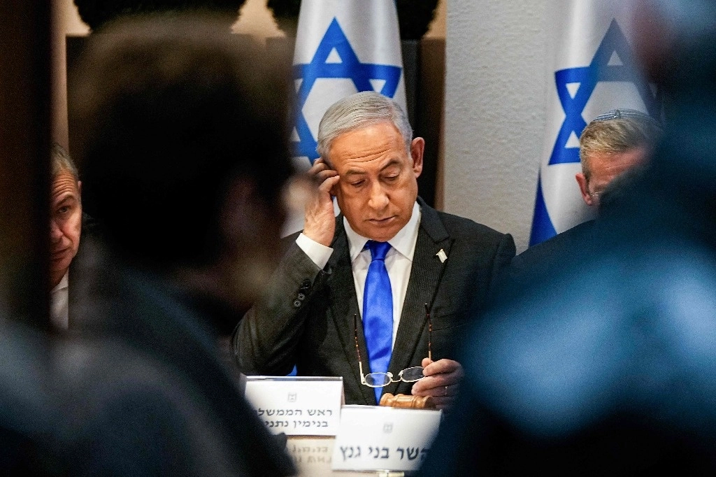 El primer ministro israelí, Benjamin Netanyahu (en imagen de ayer), afirmó que visitó Gaza este lunes y prometió "intensificar" los combates en el territorio palestino contra Hamas. Foto Afp