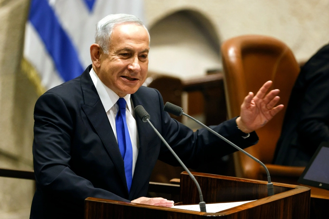 El primer ministro israelí designado, Benjamin Netanyahu, habla durante una sesión especial de la Knesset, el parlamento de Israel, para aprobar y jurar un nuevo gobierno de derecha, en Jerusalén. Foto AP