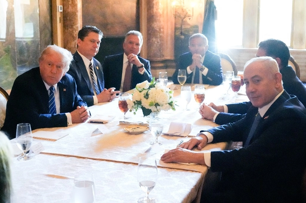 Reunión de Donald Trump y Benjamin Netanyahu en la mansión Mar-a-Lago del republicano, en Palm Beach, Florida. Foto Ap