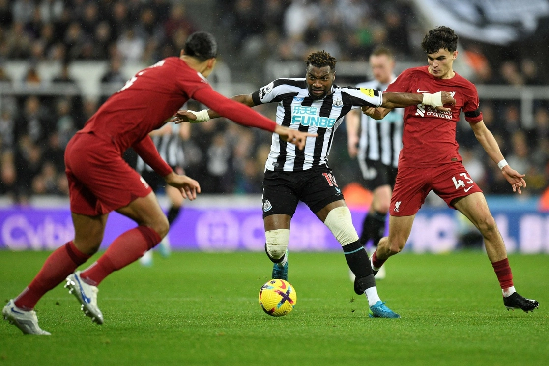 El Newcastle quiere terminar con décadas de sequías de títulos en la final de la Copa de Liga de Inglaterra. Foto Afp