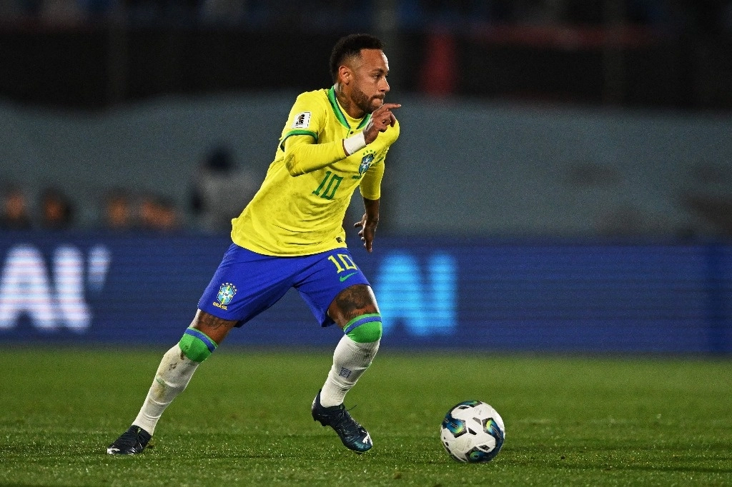 Neymar fue dado de alta del hospital de Belo Horizonte luego de presentar una "buena evolución" de la operación de rodilla. Foto Afp / Archivo
