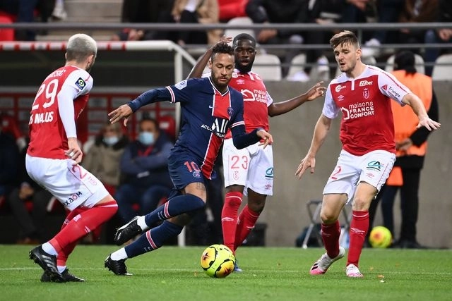 El brasileño Neymar, del PSG, durante el partido ante el Reims el domingo pasado. Foto Afp