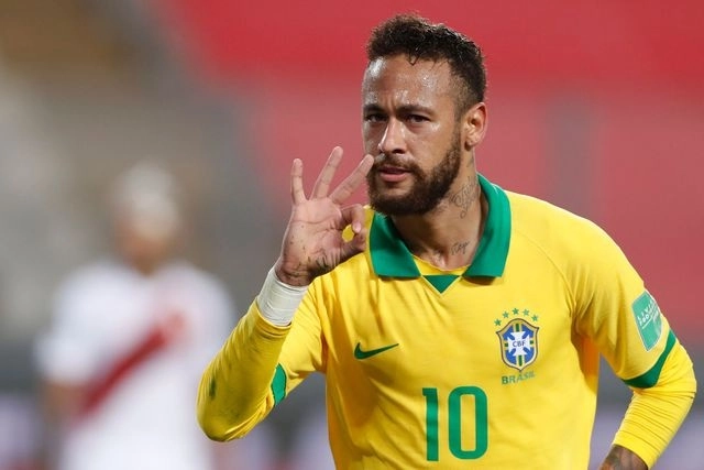 Neymar alcanzó su gol 64 con la selección de Brasil y se convirtió en el segundo máximo artillero histórico de la ‘Canarinha’, por encima de los 62 de Ronaldo. Foto Afp