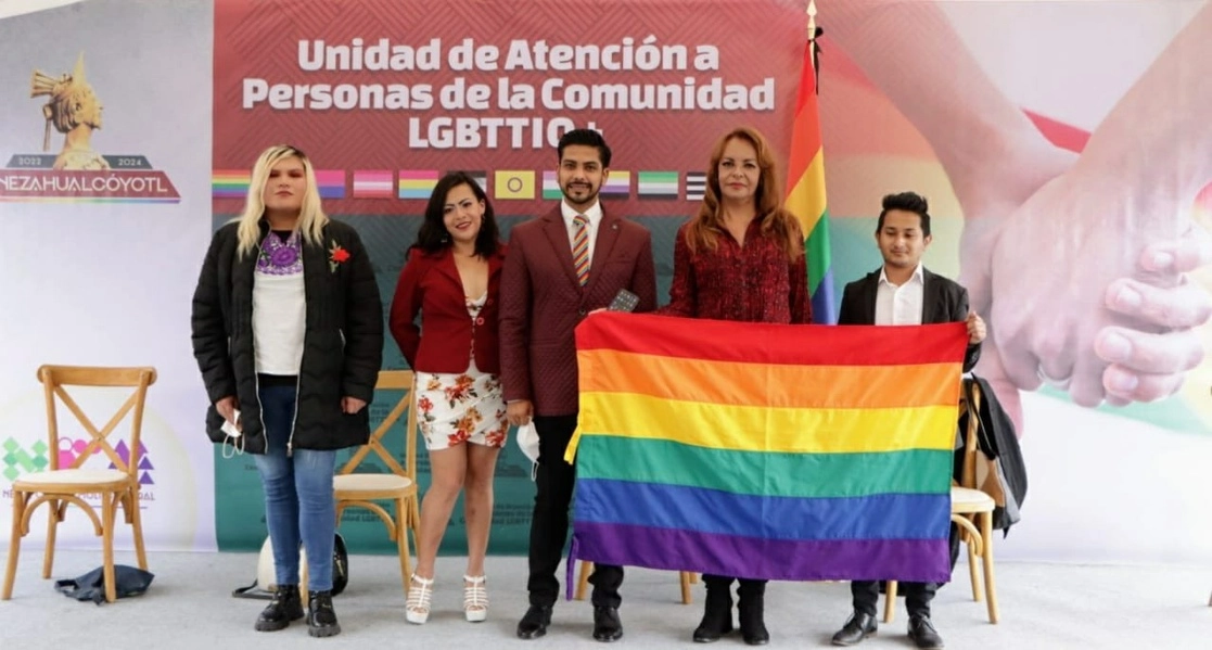 Adolfo Cerqueda (centro) anunció ayer la creación de la Unidad para la Atención hacia las Personas de la Comunidad LGBT+. Foto tomada del Twitter de @Adolfo_Cerqueda