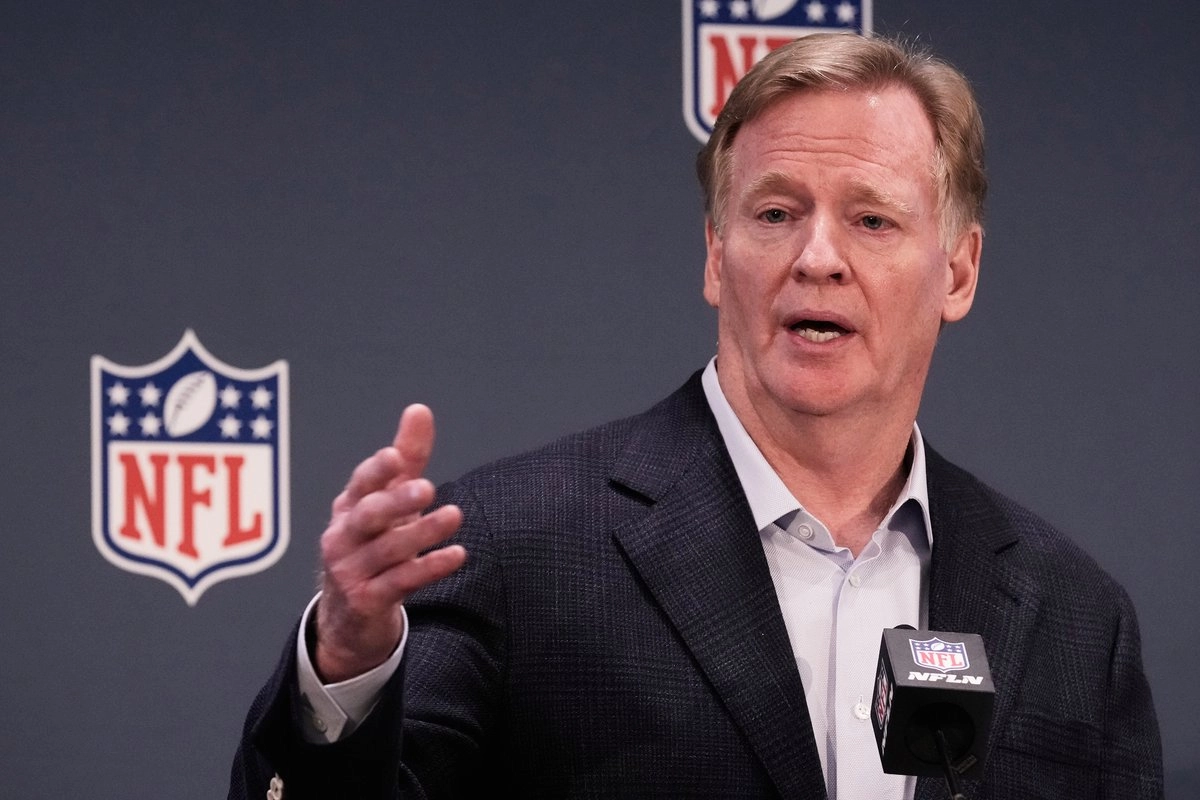 El comisionado de la NFL, Roger Goodell, habla en una conferencia de prensa durante la reunión de propietarios de la NFL, el miércoles 22 de octubre de 2025, en Nueva York. Foto