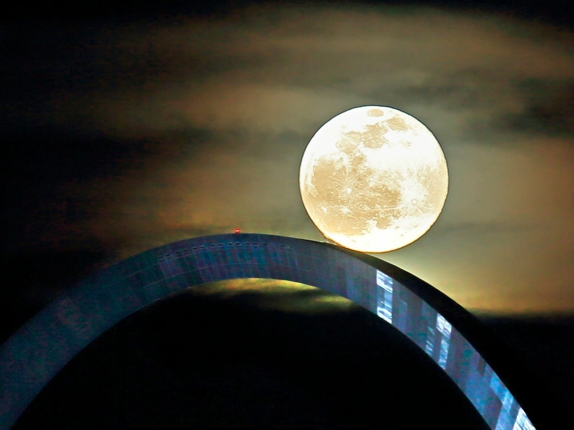 El presidente de Nicaragua, Daniel Ortega, busca la creación de una secretaría cuyo propósito será la “exploración” del satélite de la Tierra. En la imagen, la "Luna del Lobo" vista en Estados Unidos, el pasado 28 de enero de 2021. Foto St. Louis Post-Dispatch vía Ap 