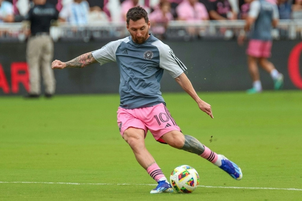 El auxiliar técnico de Rayados de Monterrey, Nicolás Sánchez, confirmó que hubo un altercado con Lionel Messi tras el duelo de ida de cuartos de final de la Concachampions. Foto Afp 