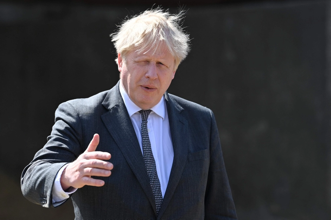 El primer ministro británico, Boris Johnson, hoy durante una visita a una granja al norte de Gales. Foto Afp 