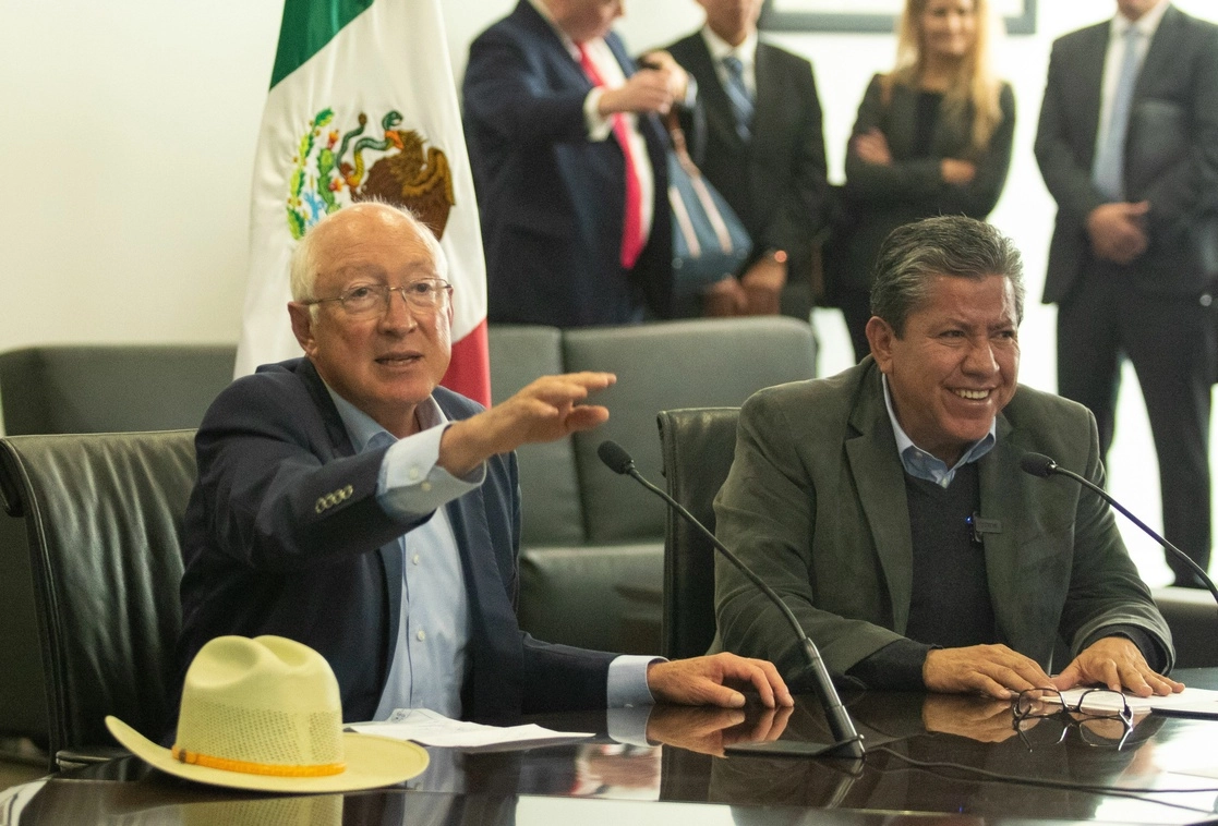 David Monreal Ávila, gobernador de Zacatecas y Ken Salazar, embajador de Estados Unidos en México, durante la conferencia de prensa luego de la reunión de trabajo en materia de seguridad el 6 de octubre de 2022. Foto Cuartoscuro