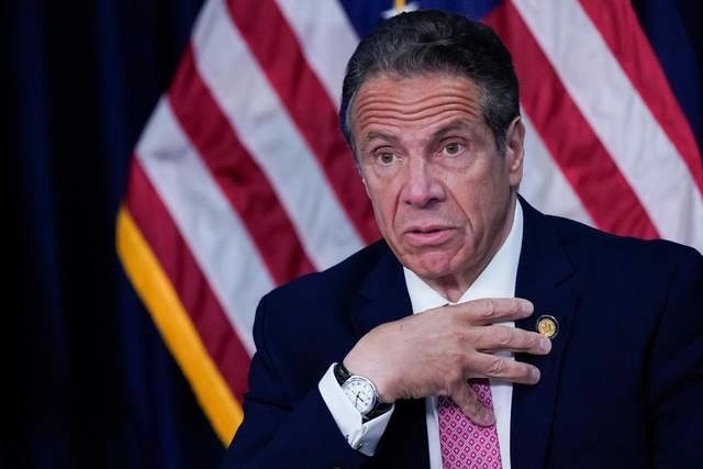 "Quiero que sepan directamente de mí que nunca toqué a nadie de manera inapropiada ni hice insinuaciones sexuales inapropiadas", dijo el gobernador de Nueva York, Andrew Cuomo. Foto Afp / Archivo 