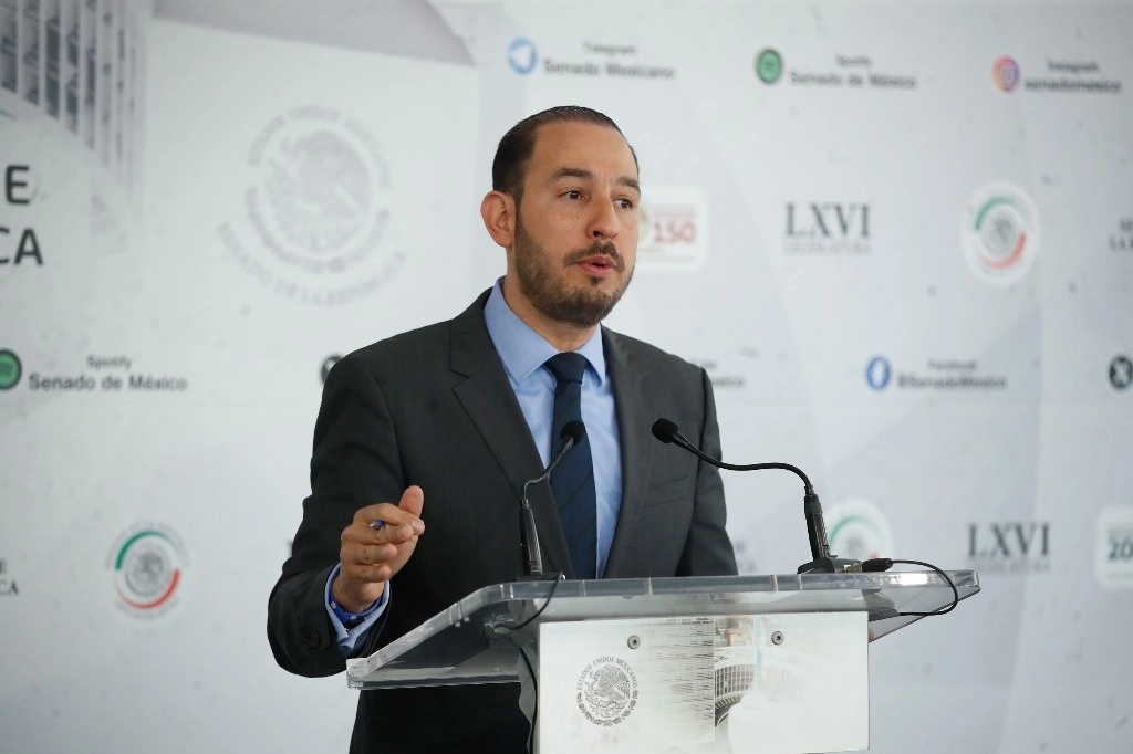 Marko Cortés, dirigente nacional del PAN, ofrece una conferencia de prensa en el patio del Federalismo, en el Senado de la República, el 16 de octubre de 2024. Foto Cristina Rodríguez 
