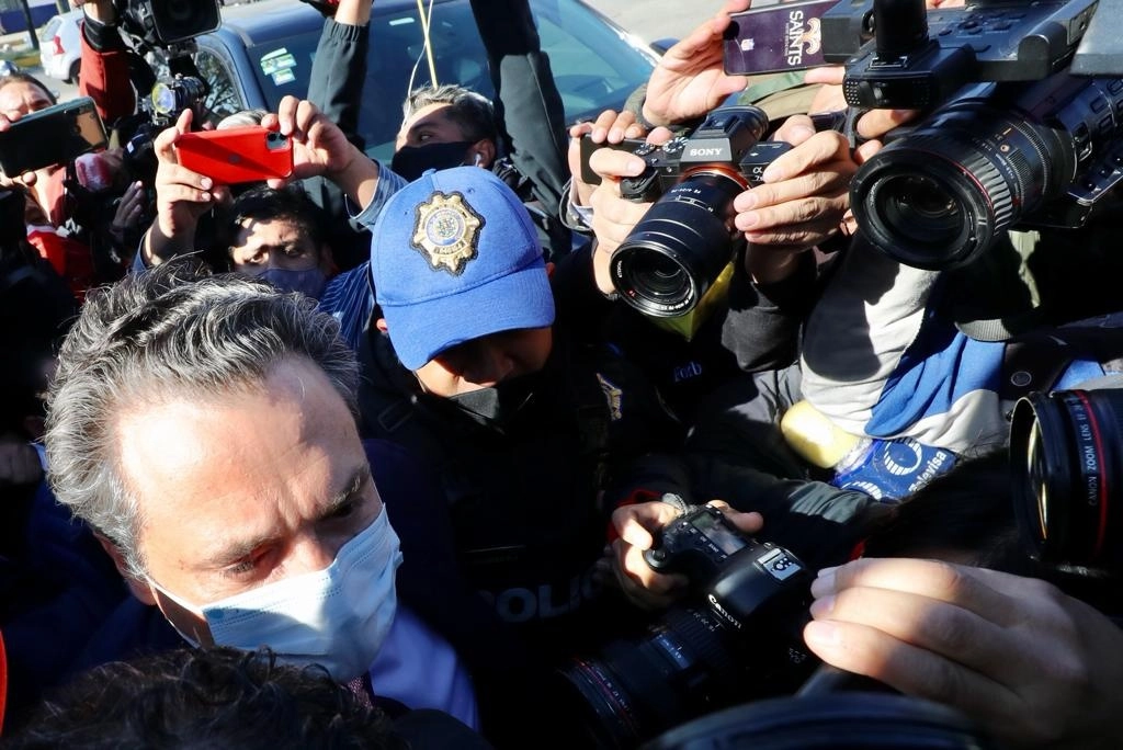 El ex director de Pemex, Emilio Lozoya a su arribo al Reclusorio Norte. Foto Roberto García