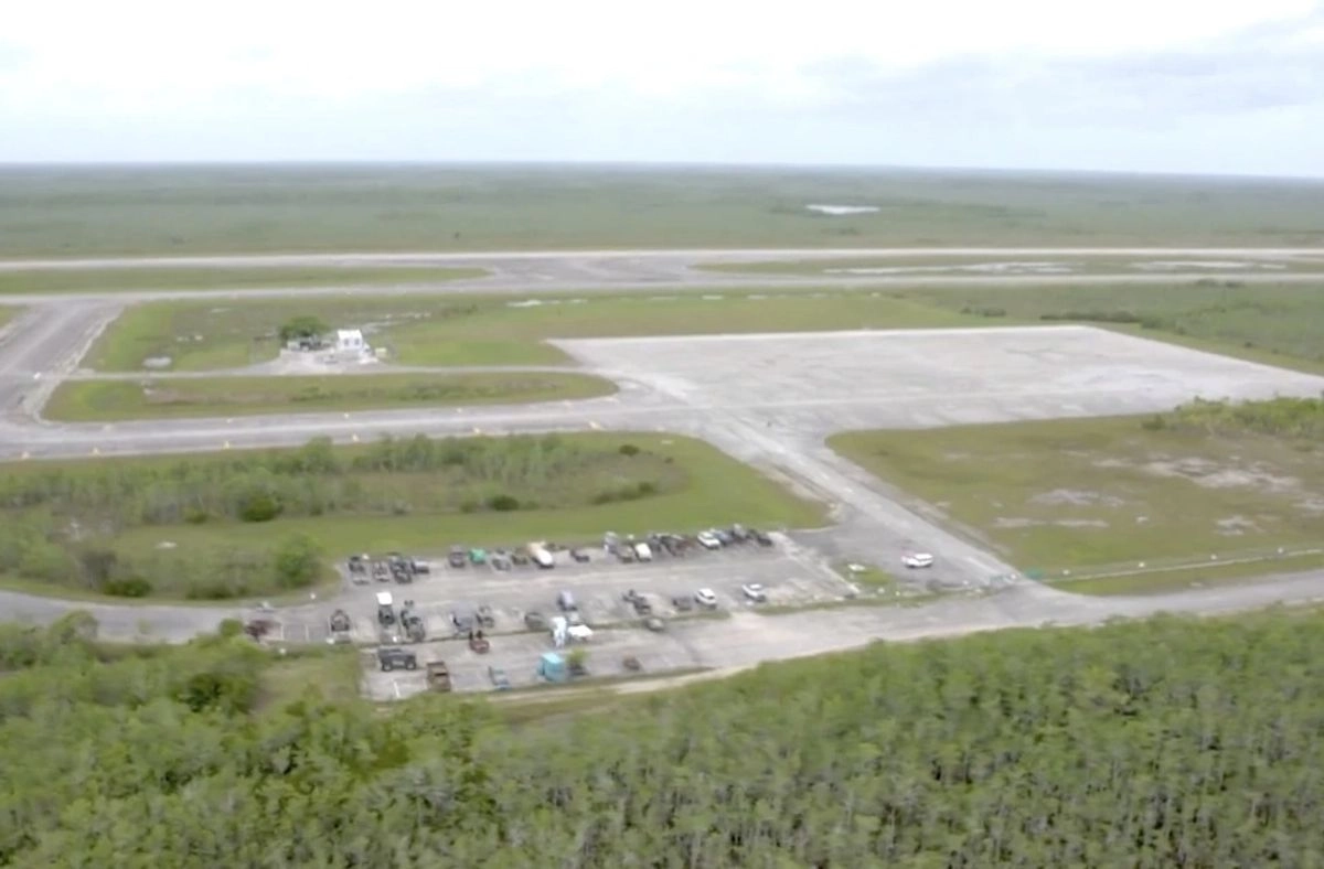 Centro de detención de migrantes ubicado en aeródromo aislado de los Everglades de Florida conocida como “Alcatraz de los Caimanes". Foto 

