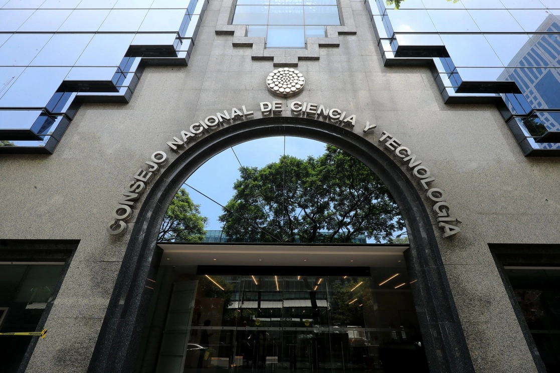 Fachada del edificio del Consejo Nacional de Ciencia y Tecnología (Conacyt) en la Ciudad de México. Foto Roberto García Ortiz / Archivo