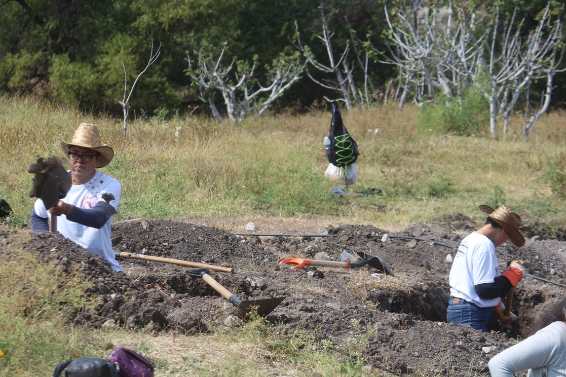 Las buscadoras han encontrado en la colonia Mixtlalcingo, Yecapixtla, 11 cuerpos enterrados de manera ilegal en distintas fosas clandestinas y 73 fragmentos óseos. Foto Rubicela Morelos