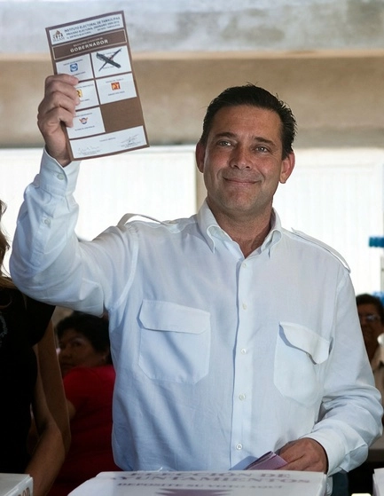 El ex gobernador de Tamaulipas, Eugenio Hernández quien había estado en prisión por cargos de corrupción y es buscado por el sistema de justicia de los Estados Unidos. Foto Afp/ archivo
