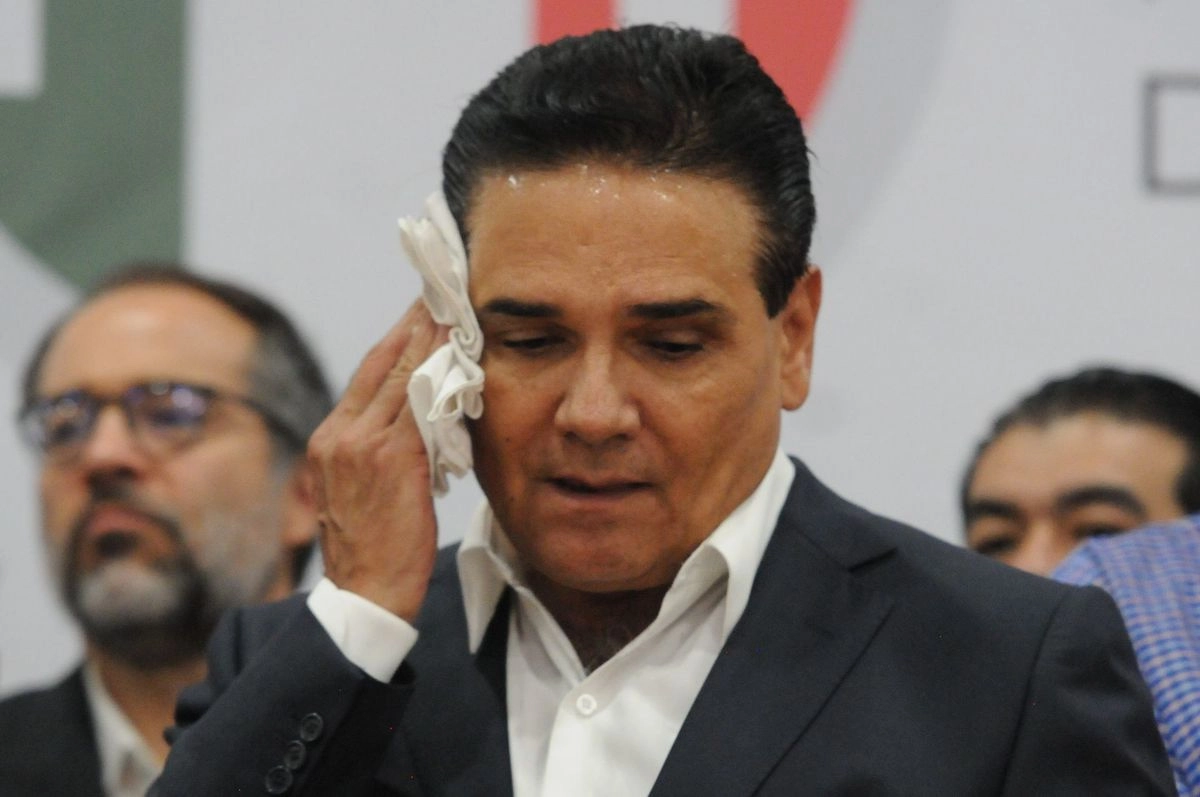 Silvano Aureoles, ex gobernador de Michoacán, permanece prófugo de la justicia. 
