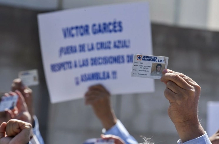 Protesta de cooperativistas del Cruz Azul. Foto Cuartoscuro / archivo 