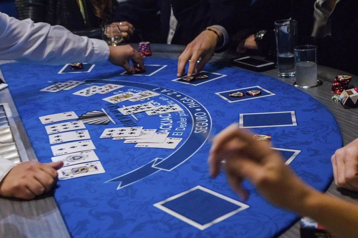 Hace dos semanas  la UIF bloqueó las cuentas de 13 casinos donde se detectaron operaciones posiblemente relacionadas con lavado de dinero "por su alto riesgo financiero” y “para evitar que sean usados por el crimen organizado”. 