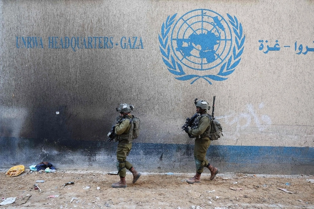 Una niña palestina que había clamado por ayuda en Gaza, fue hallada muerta. Foto Afp