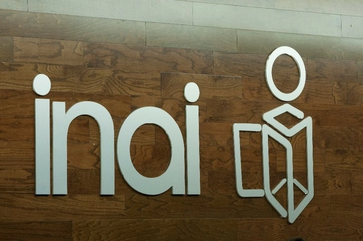 Logotipo del Inai dentro de sus oficinas en la Ciudad de México. Foto Cristina Rodríguez / Archivo