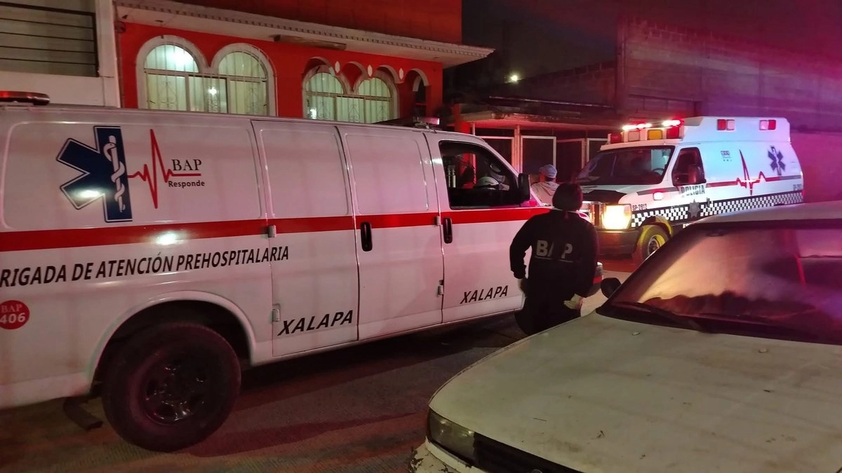 Un niño de 8 años perdió la vida la noche del miércoles en la colonia Casa Blanca, en Xalapa, tras un accidente doméstico en el que una liga de cabello terminó provocándole asfixia. Vecinos alertaron a los cuerpos de emergencia alrededor de las 22:00 horas al escuchar los gritos de angustia provenientes del domicilio. Foto 