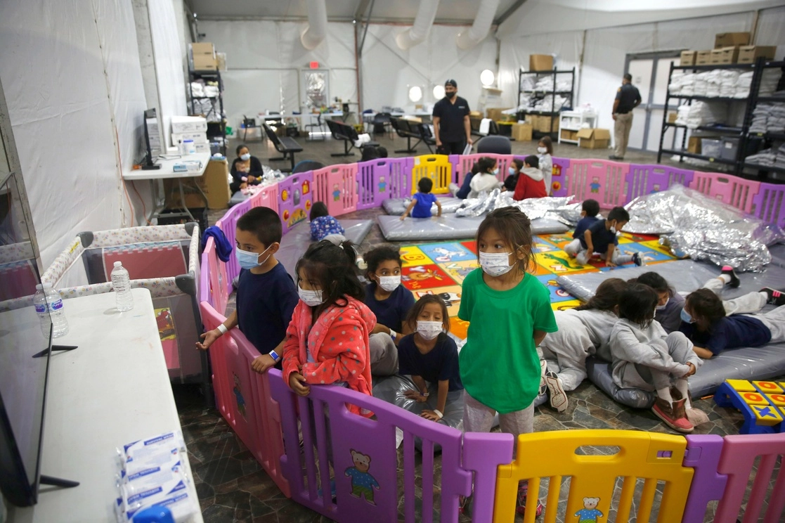 En la imagen, centro de detención para niños no acompañados en el Valle del Río Grande, en Donna Texas. Foto Ap