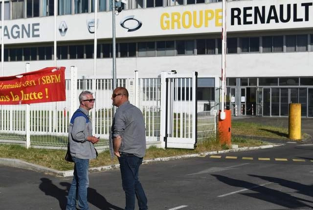 Renault planea recortar alrededor de 15 mil empleos en todo el mundo, incluidos 4 mil 600 en Francia, como parte de un plan de reducción de costos. Foto Afp