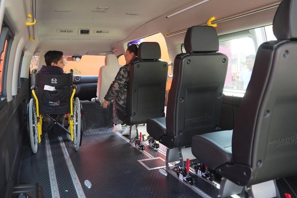Niños de comunidades alejadas tendrán la oportunidad de llegar al CRIT Aguascalientes a sus consultas de tratamiento en una Urvan donada por Nissan con adecuaciones de espacio interior y rampa de acceso para sillas de ruedas. Foto cortesía Nissan