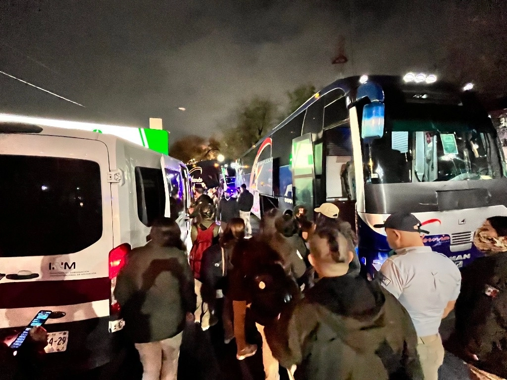 Retiro de migrantes de las imediaciones de la Central del Norte de la Ciudad de México, en noviembre de 2023. Foto Marco Peláez/Archivo.