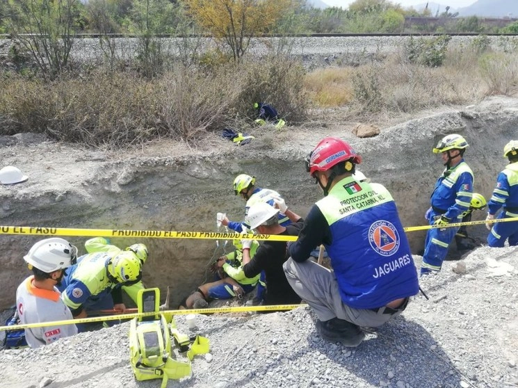 De acuerdo con Gilberto Almaguer, director de Protección Civil del municipio, el deslave ocurrió cerca de la 13:30 horas de este sábado. Foto Cortesía de Protección Civil 