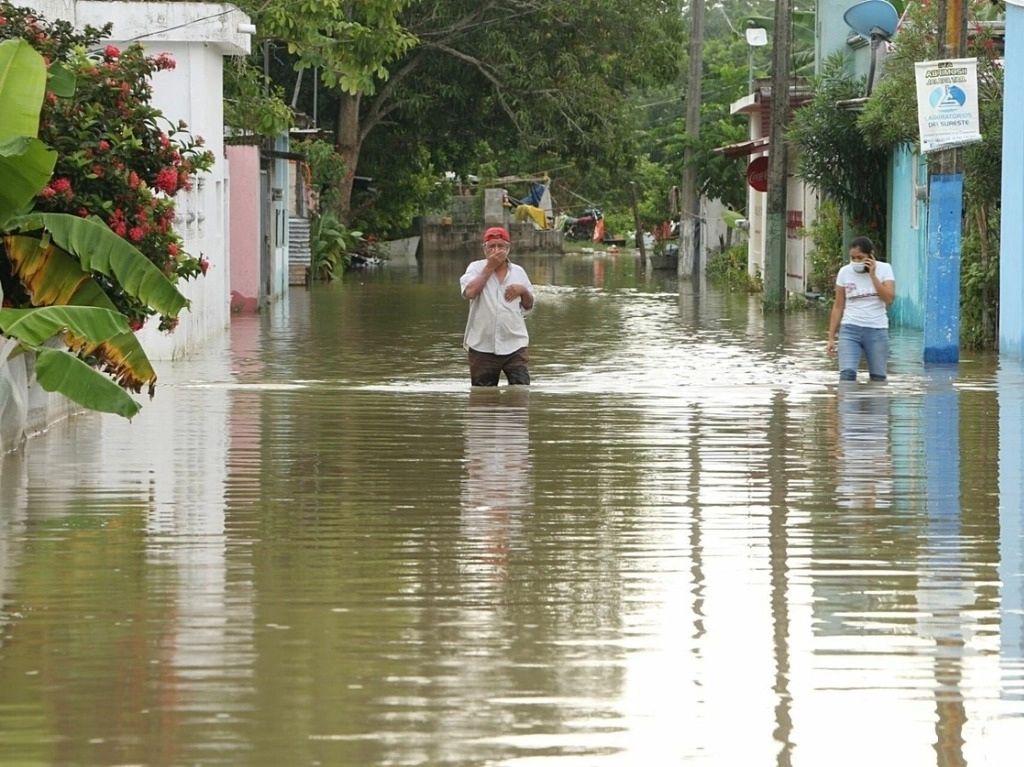 Inundaciones en las comunidades de Cacao y Astapa, en Tabasco, causadas por las lluvias en la entidad. Foto Cuartoscuro / Archivo