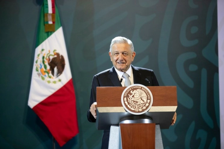 El presidente Andrés Manuel López Obrador durante su conferencia de prensa matutina realizada en el Antiguo Palacio del Ayuntamiento, en la Ciudad de México, el 24 de junio de 2020. Foto cortesía del Gobierno capitalino 