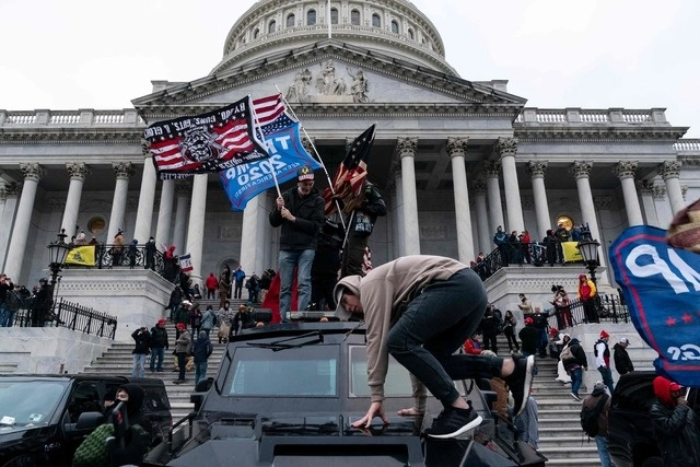 Asalto al Capitolio, el pasado 6 de enero. Loas fiscales acusan al ex presidente Trump de haber incitado una insurrección violenta. Foto Afp 