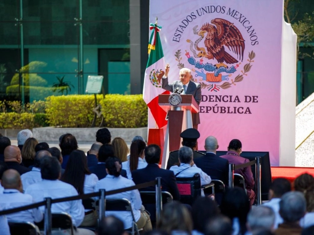 El presidente Andrés Manuel López Obrador encabeza la ceremonia conmemorativa por el 86 aniversario de la Expropiación Petrolera, en la Torre de Pemex, Ciudad de México, el 18 de marzo de 2024. Foto Pablo Ramos