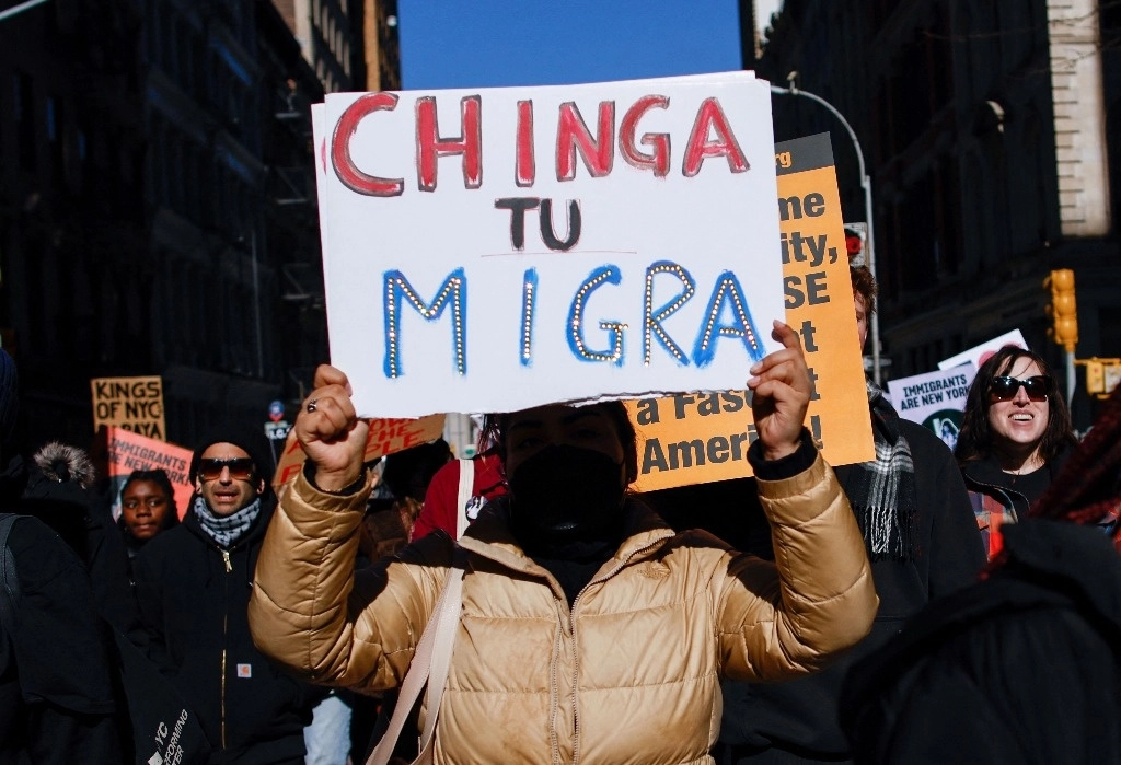 Protesta en Nueva York, ayer, contra las políticas del presidente estadunidense. Foto Afp 